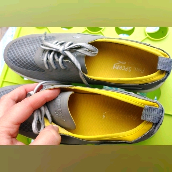 ⛵🌞Travel ready! Sperry Boat Sneakers with Removable Lining Grey/Lime 8.5 - Picture 3 of 5